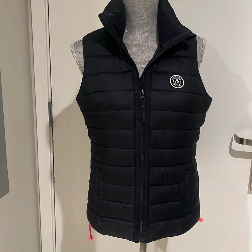 Excellent Condition Abercrombie & Fitch puffer vest SZ M black